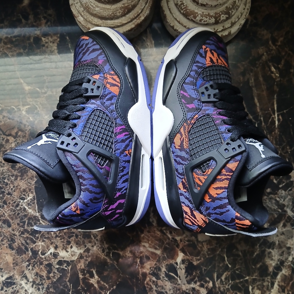 Jordan 4 Retro 'Rush Violet 'Streetwear/Lifestyle Shoes Size 4 Youth/5.5 Women - Picture 9 of 15